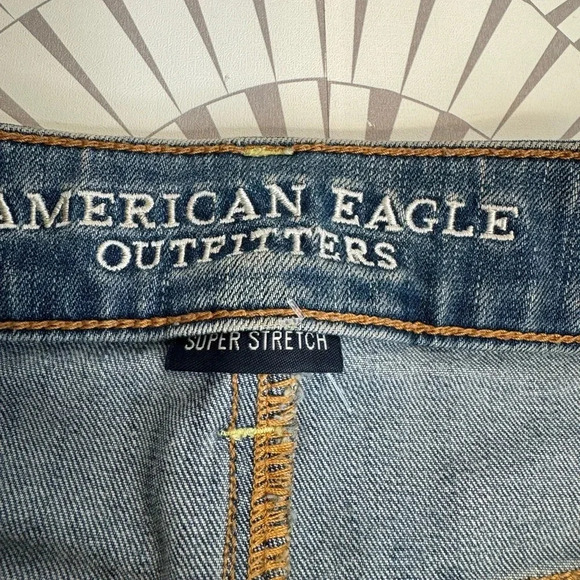 American Eagle Women’s AEO Denim Shortie Jean Shorts Size 6 Distressing - Picture 3 of 5
